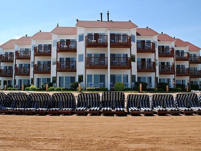 The Beach Condominium Hotel Resort Траверс Сити Экстерьер фото